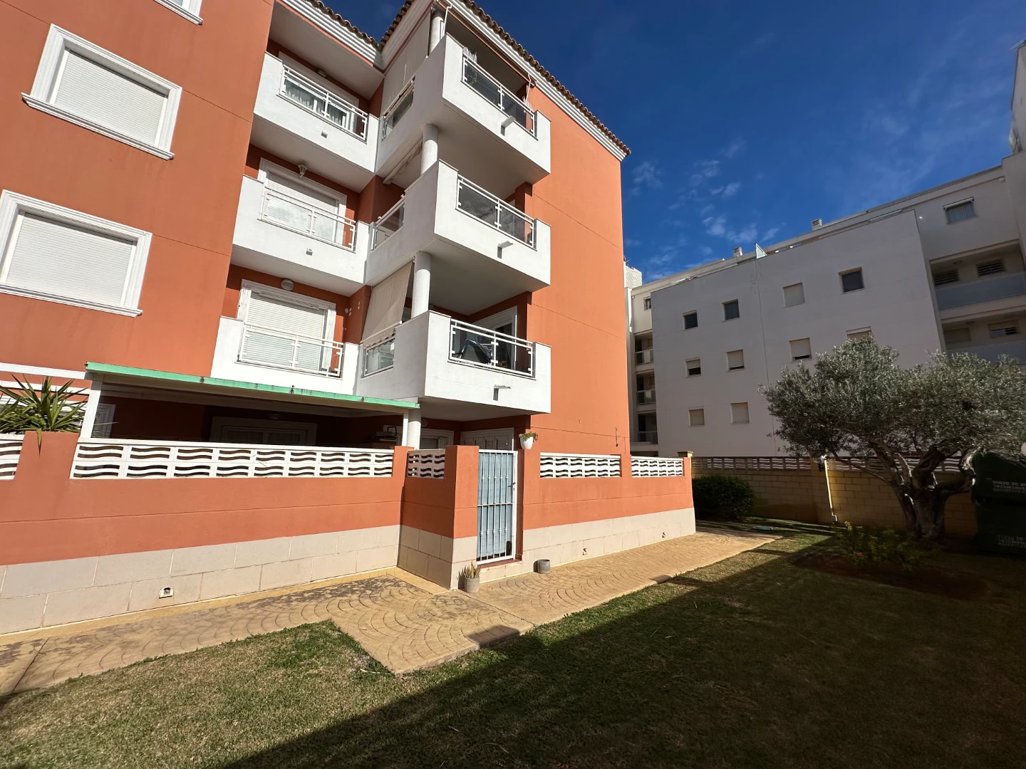 Appartement à Denia en rez-de-chaussée de 2 chambres avec terrasse privée à vendre.
