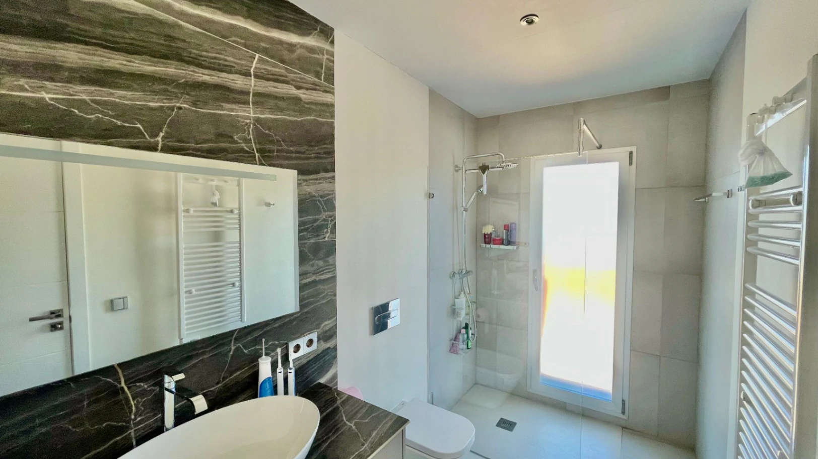 Villa zu verkaufen in Orba: Minimalistischer Luxus mit fantastischer Aussicht