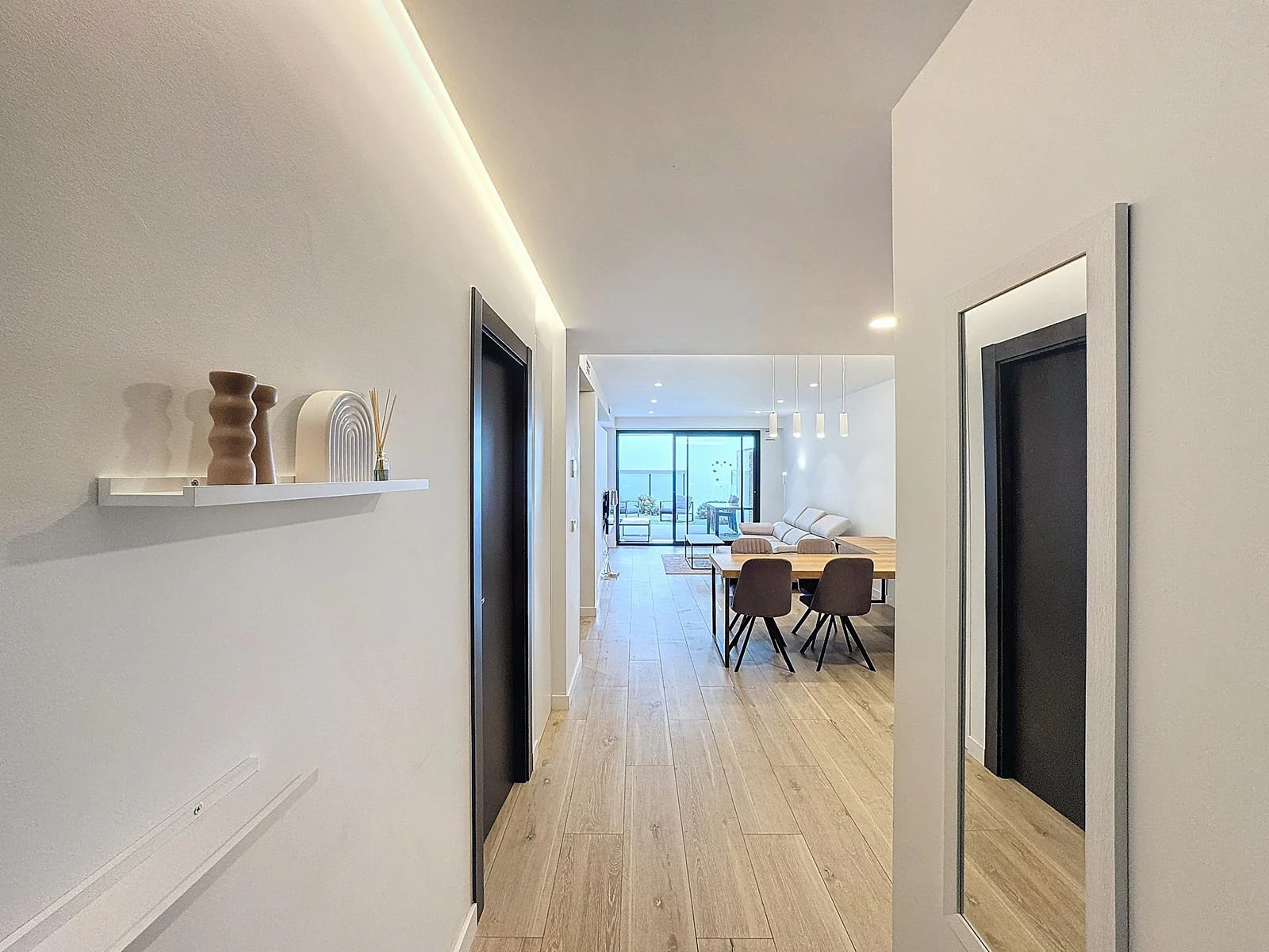 Cumbre del Sol apartamento moderno con jardín privado