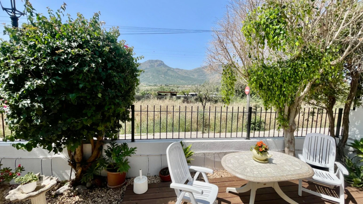 Villa en venta en Alcalali: Casa principal con 4 dormitorios, casita independiente con 2 dormitorios.