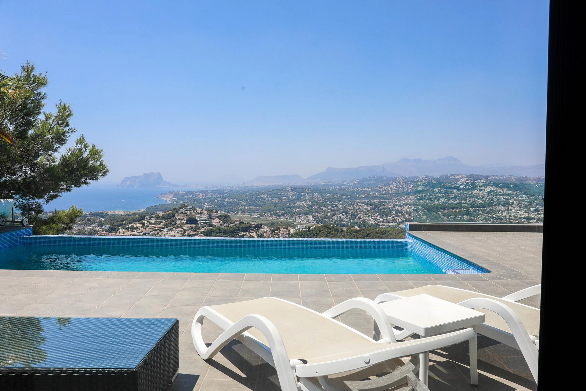 Cumbre del Sol – moderne Villa mit atemberaubendem Meerblick