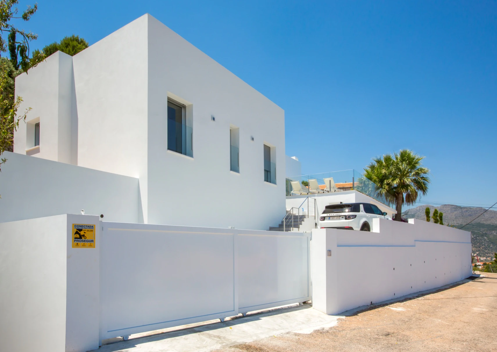 Villa zu verkaufen in Orba: Minimalistischer Luxus mit fantastischer Aussicht