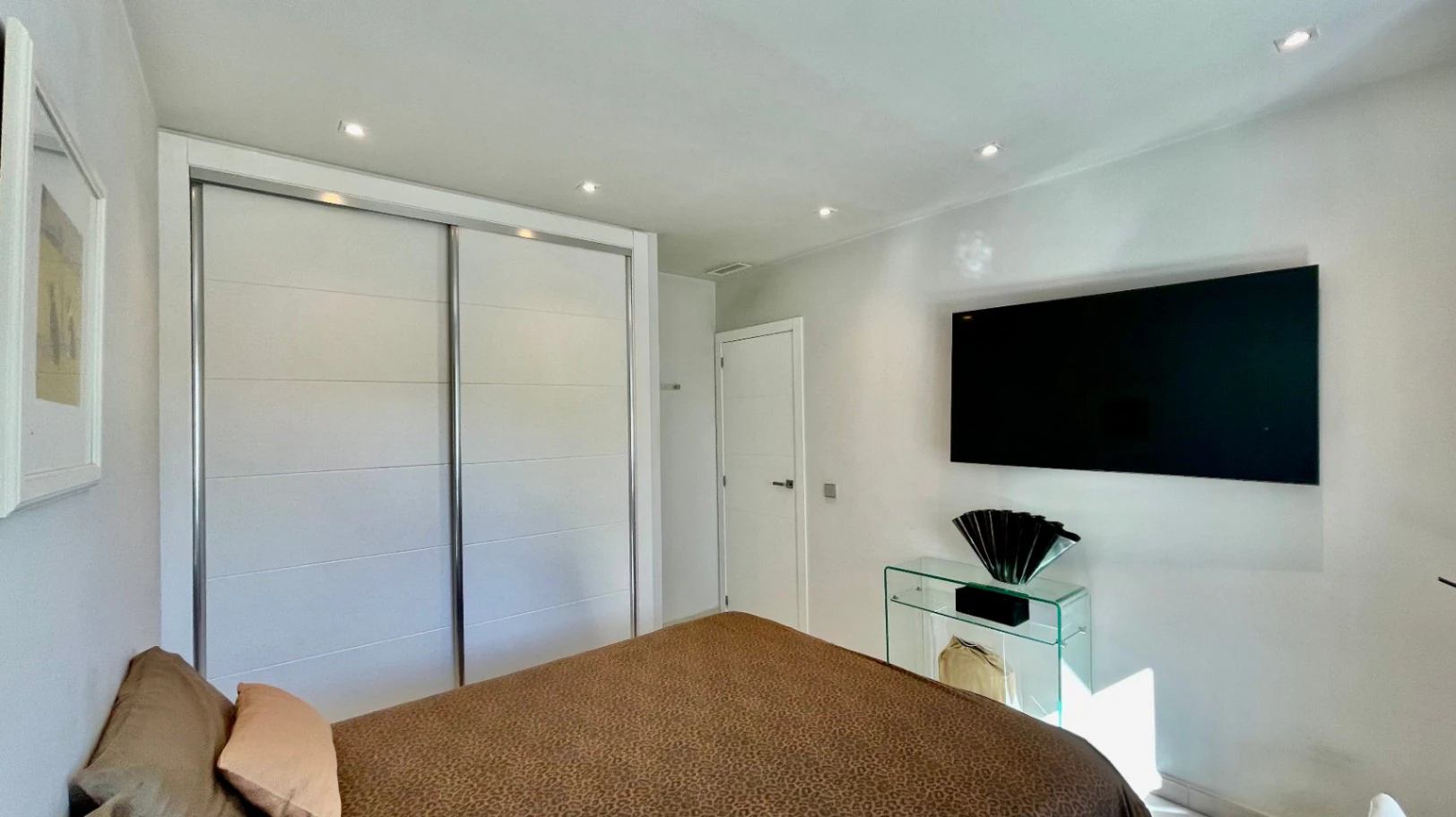 Villa zu verkaufen in Orba: Minimalistischer Luxus mit fantastischer Aussicht