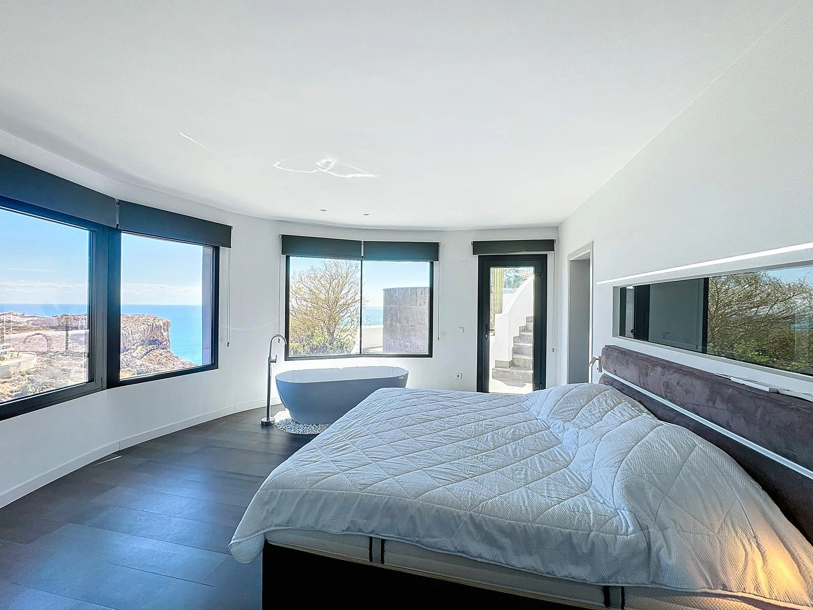 Cumbre del Sol: renovierte Villa mit atemberaubendem Meerblick
