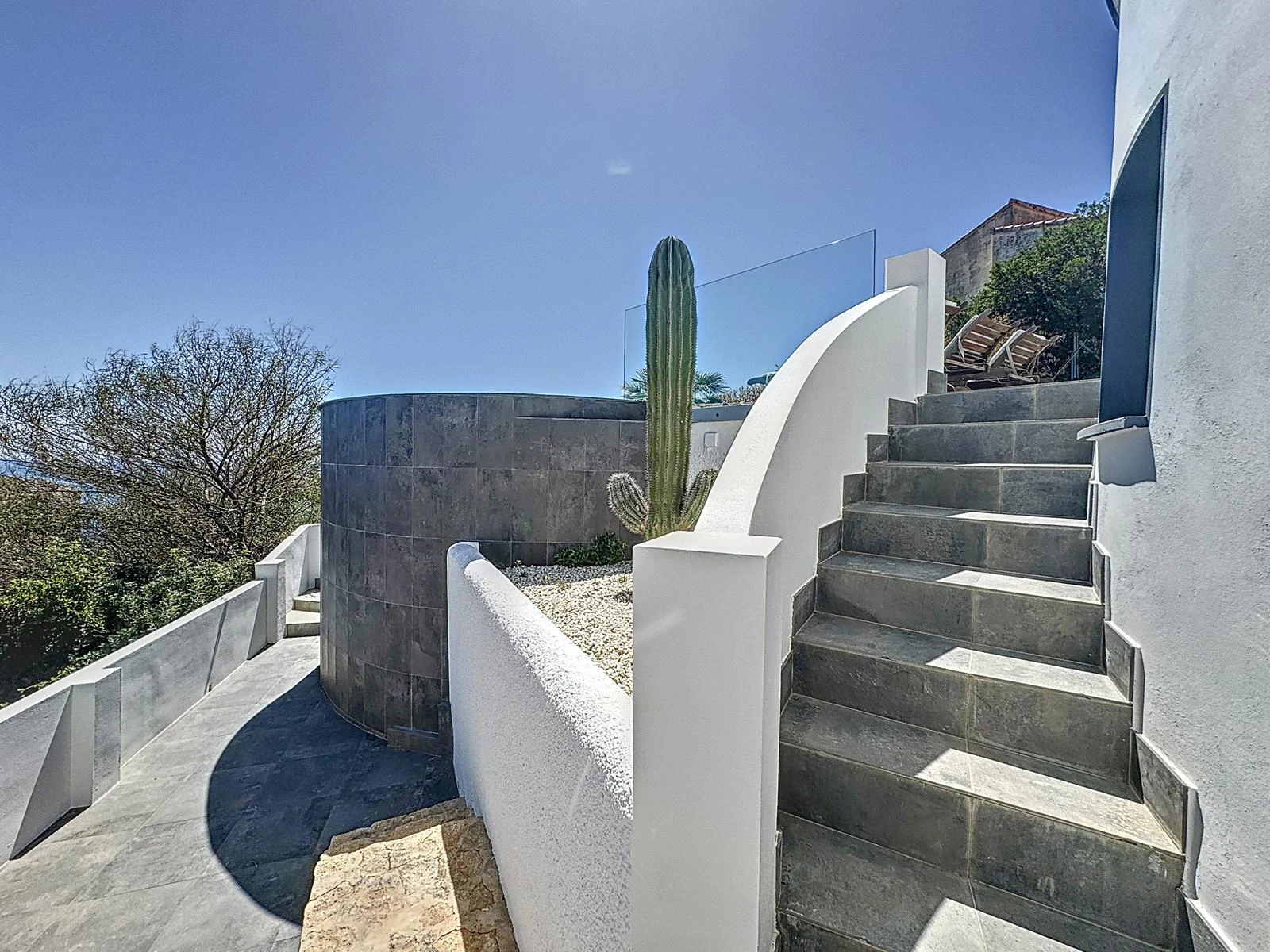 Cumbre del Sol: renovierte Villa mit atemberaubendem Meerblick