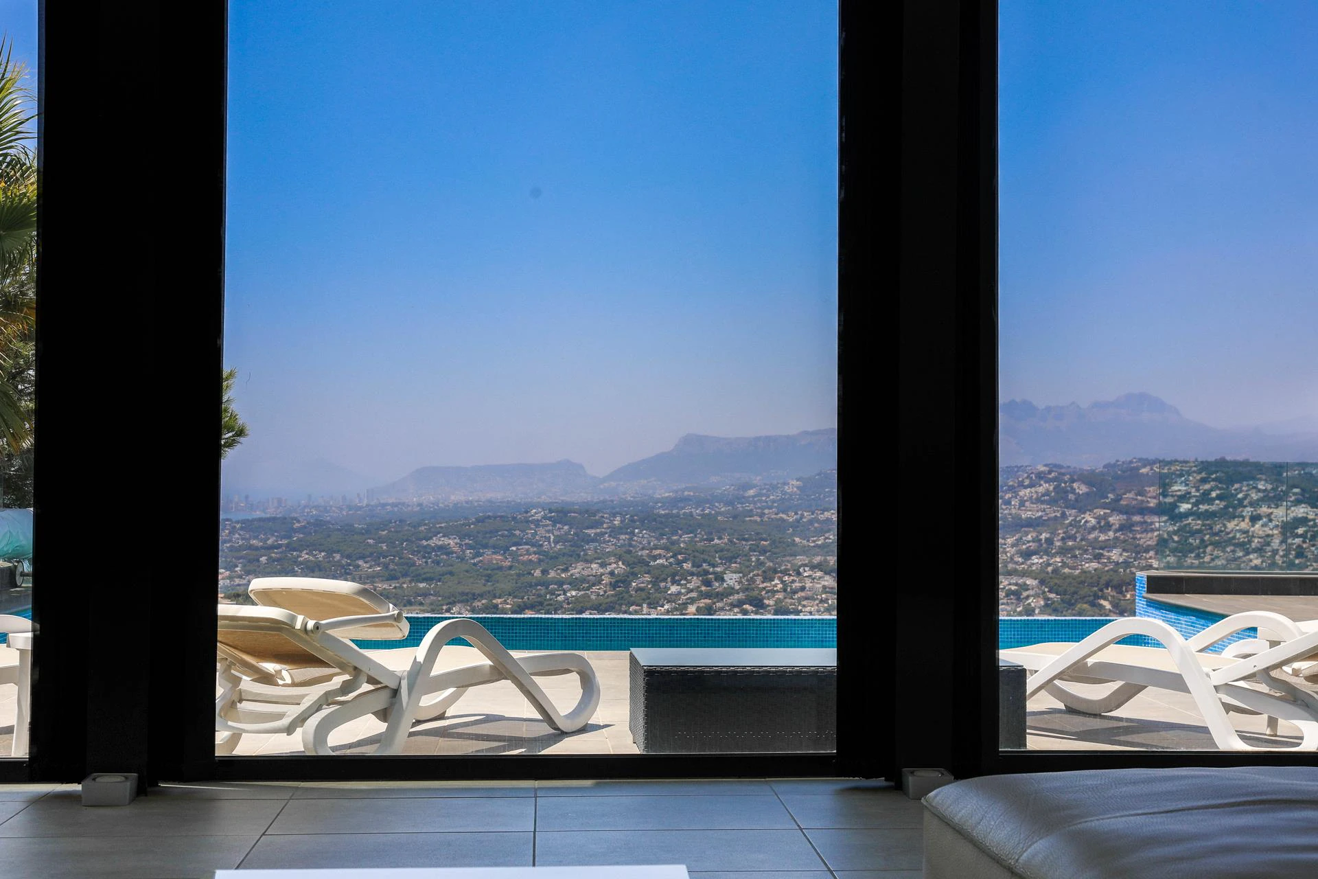 Cumbre del Sol – moderne Villa mit atemberaubendem Meerblick