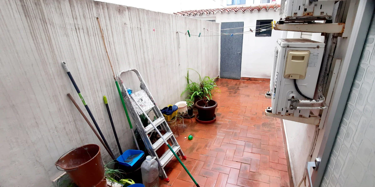 GROSSE WOHNUNG MIT 2 EINGÄNGEN IM STADTZENTRUM VON DÉNIA
