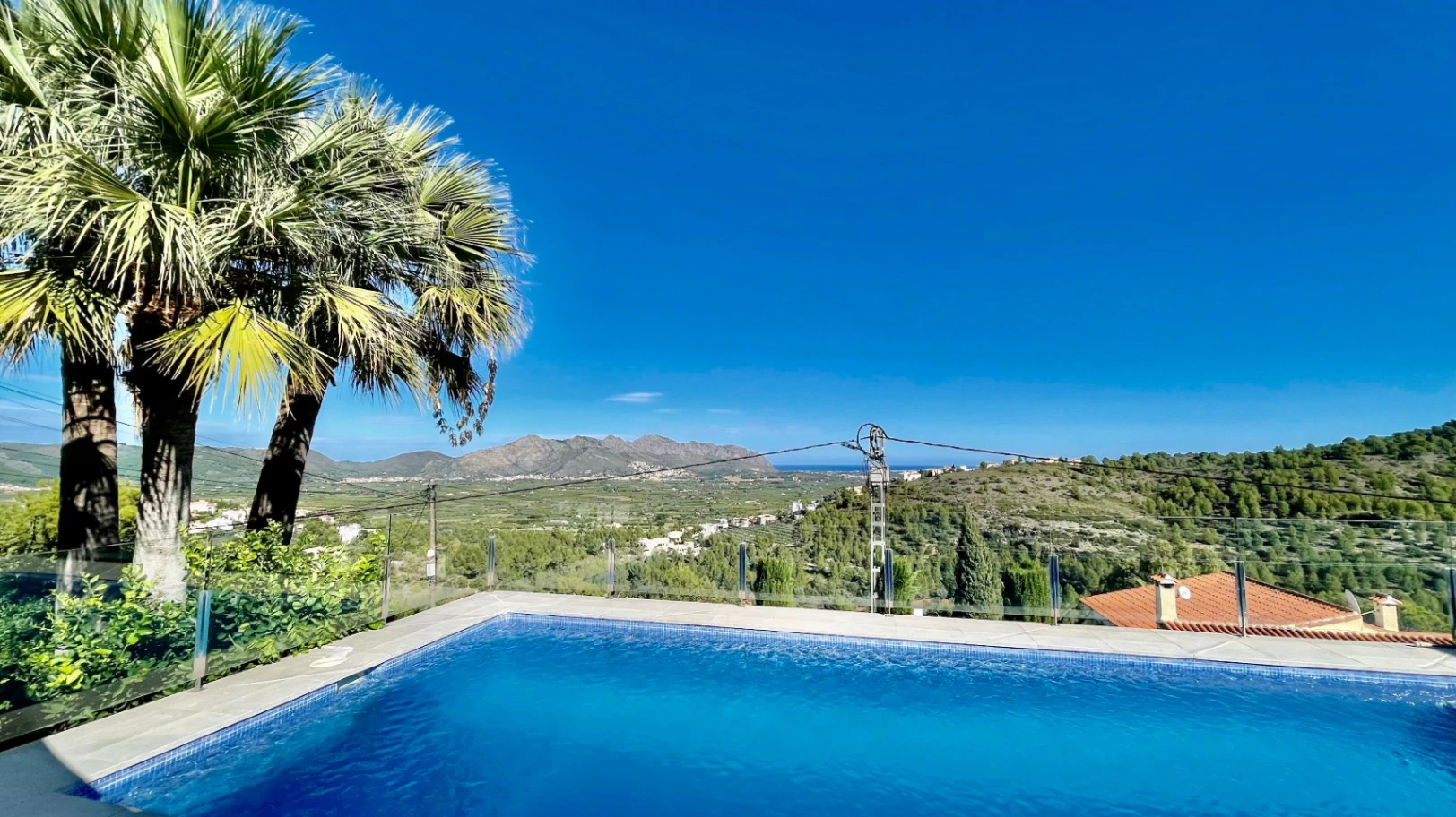 Villa zu verkaufen in Orba: Minimalistischer Luxus mit fantastischer Aussicht