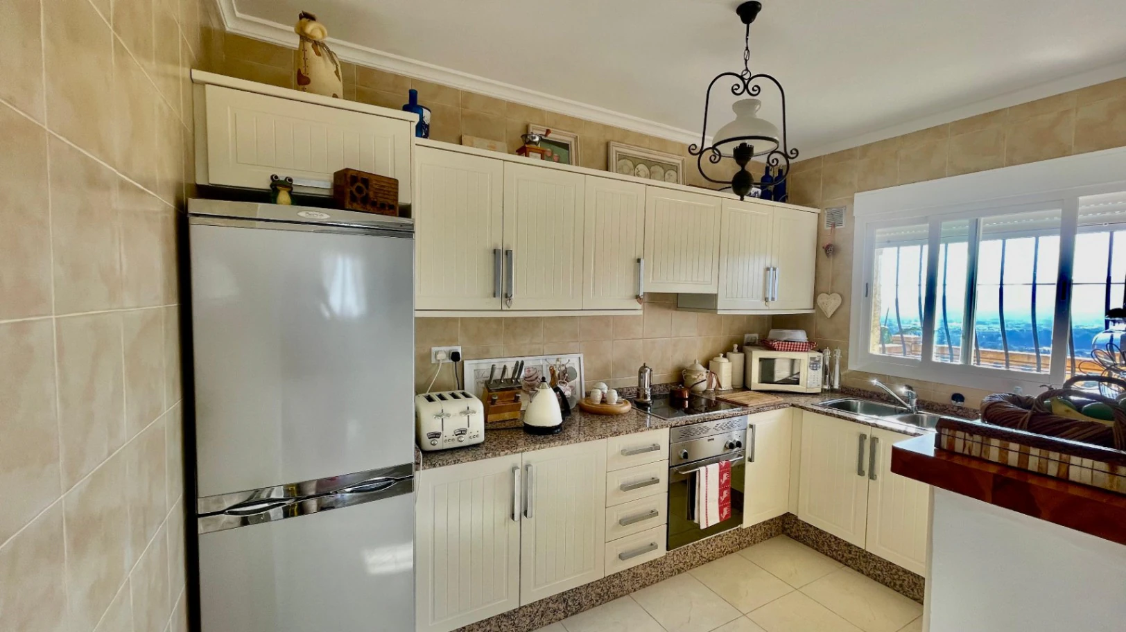 Villa en venta en Jalón: Espectaculares vistas al valle con orientación sur.