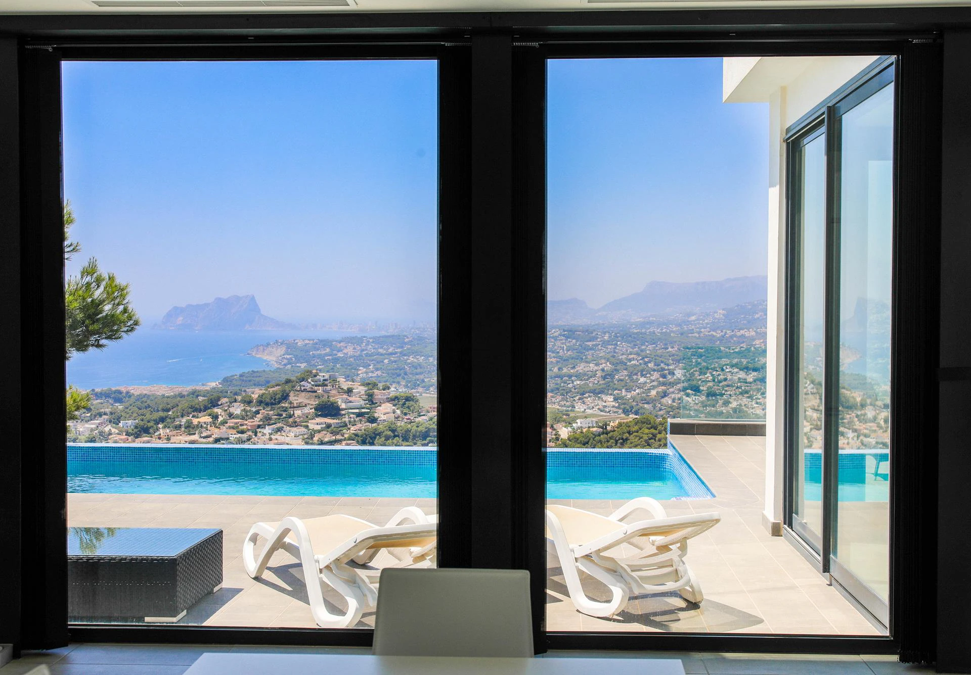 Cumbre del Sol – moderne Villa mit atemberaubendem Meerblick
