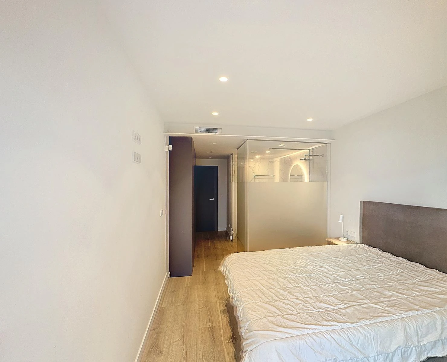 Cumbre del Sol apartamento moderno con jardín privado