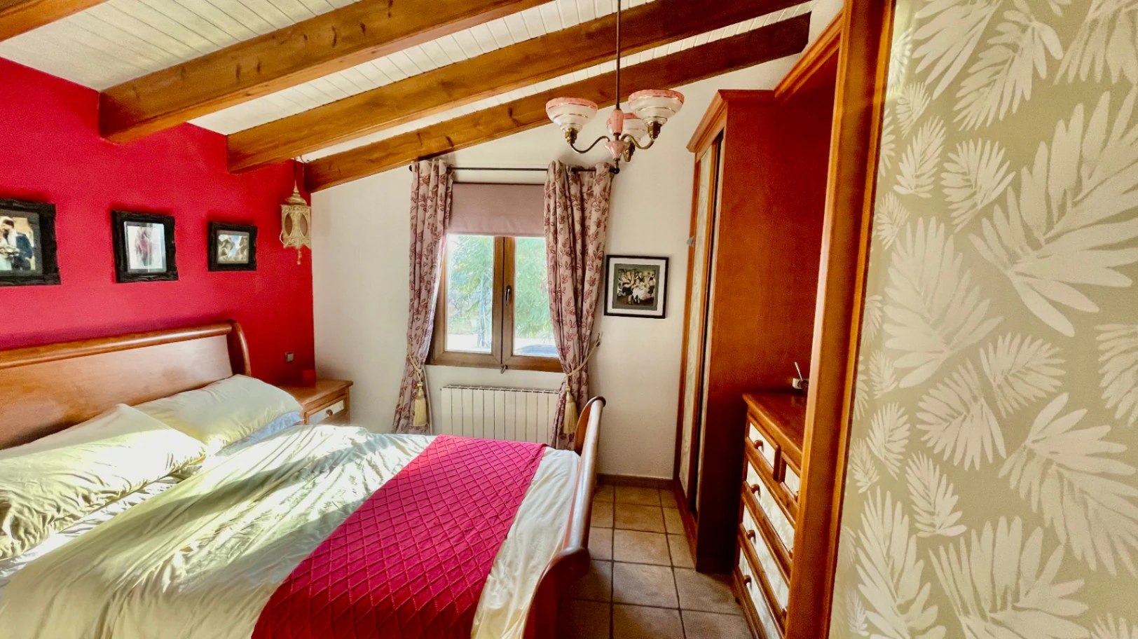 Villa en venta en Alcalali: Casa principal con 4 dormitorios, casita independiente con 2 dormitorios.