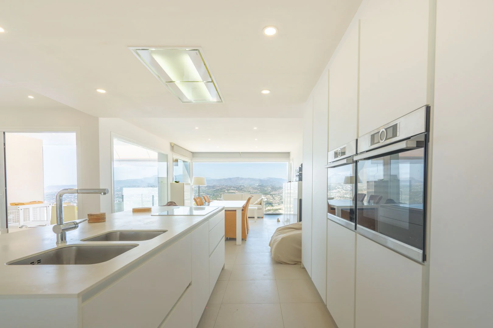 Cumbre del Sol – moderne Luxusvilla mit Meerblick