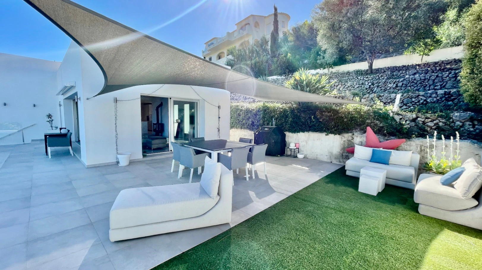 Villa zu verkaufen in Orba: Minimalistischer Luxus mit fantastischer Aussicht