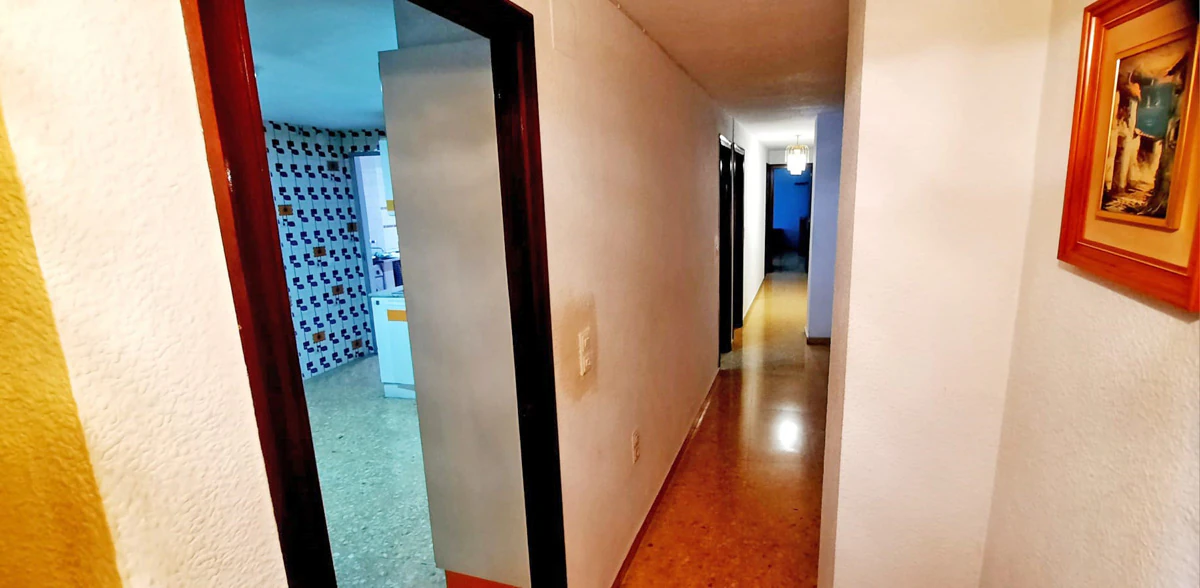 GROSSE WOHNUNG MIT 2 EINGÄNGEN IM STADTZENTRUM VON DÉNIA