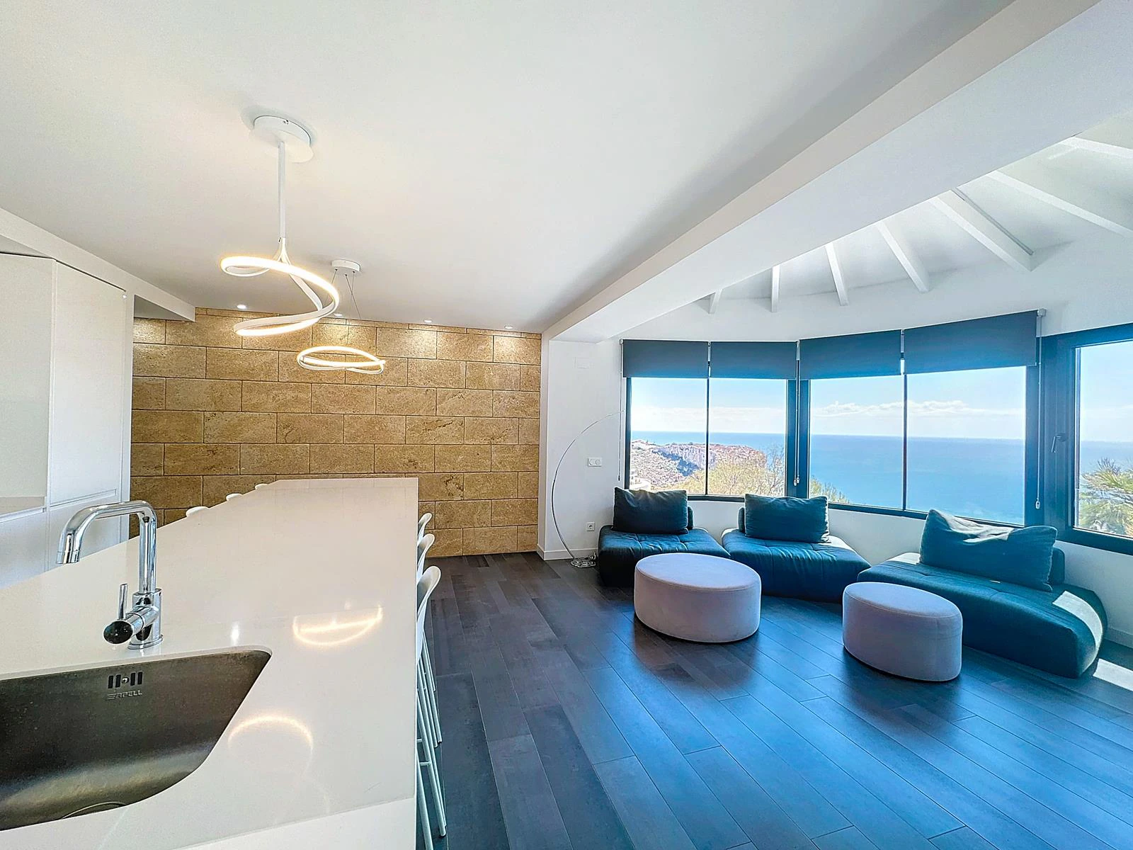 Cumbre del Sol: renovierte Villa mit atemberaubendem Meerblick