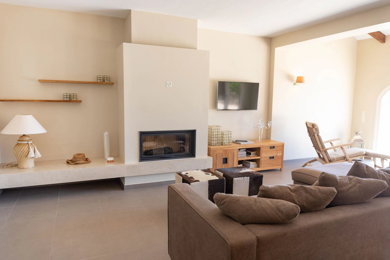 Cumbre del Sol: a renovated frontline villa with spectacular sea views