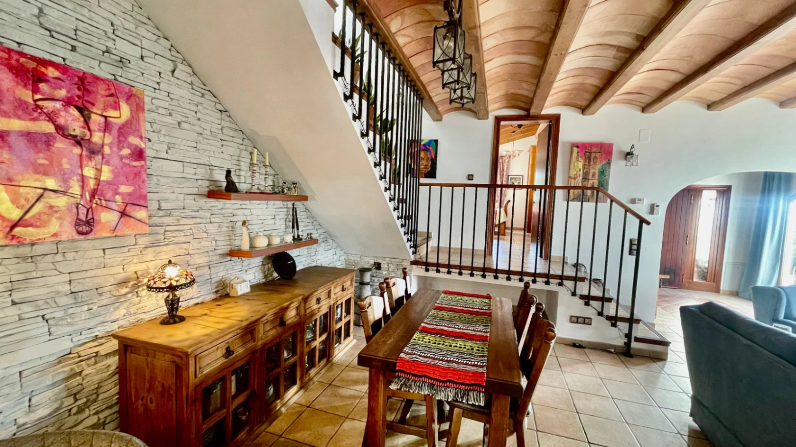 Villa en venta en Alcalali: Casa principal con 4 dormitorios, casita independiente con 2 dormitorios.