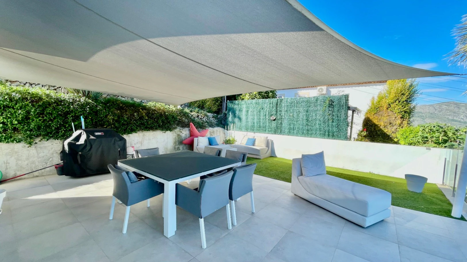 Villa zu verkaufen in Orba: Minimalistischer Luxus mit fantastischer Aussicht