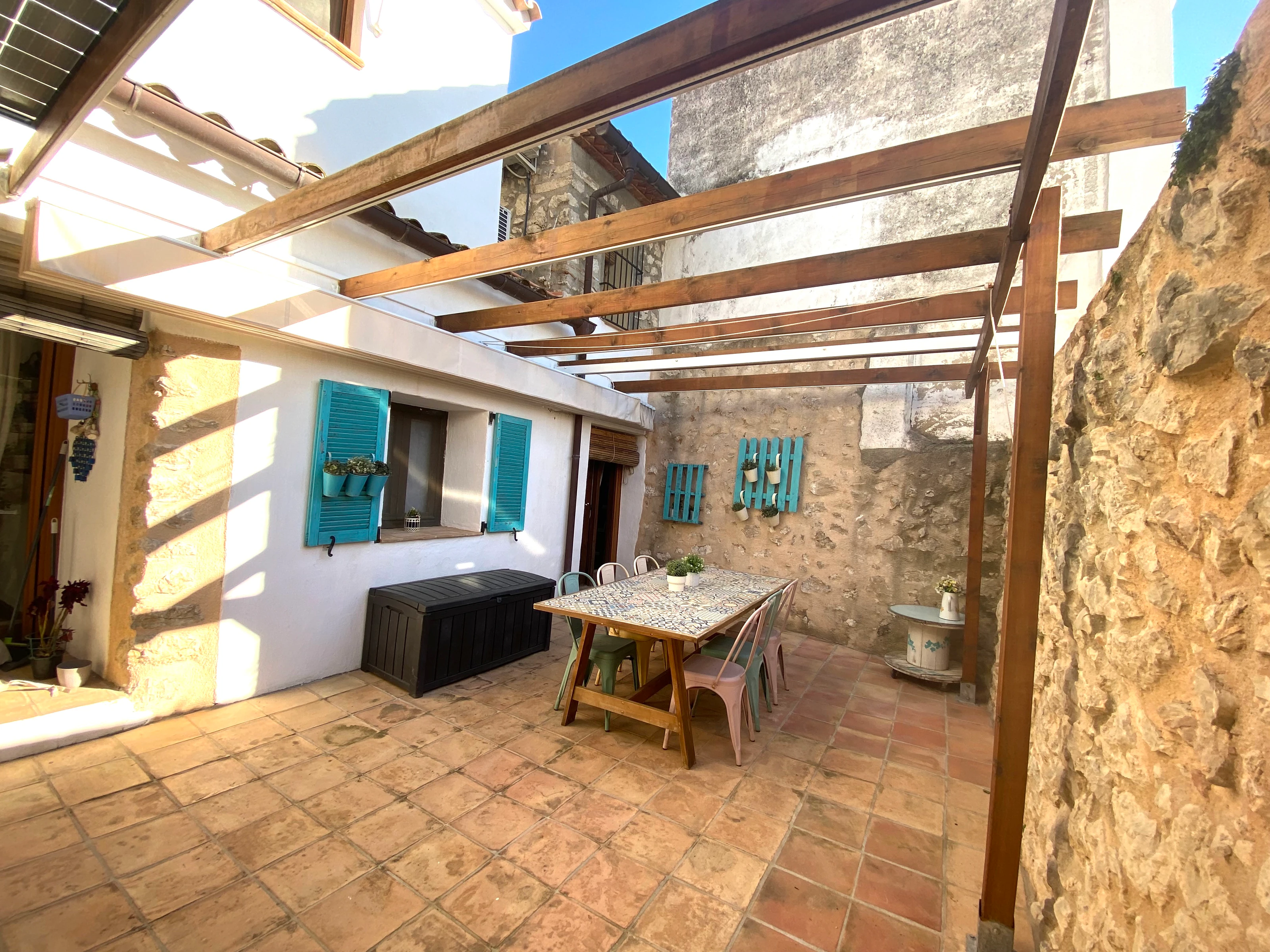 SALE OF TOWN HOUSE IN SANET AND NEGRALS.