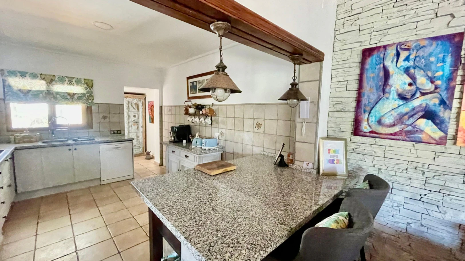 Villa en venta en Alcalali: Casa principal con 4 dormitorios, casita independiente con 2 dormitorios.