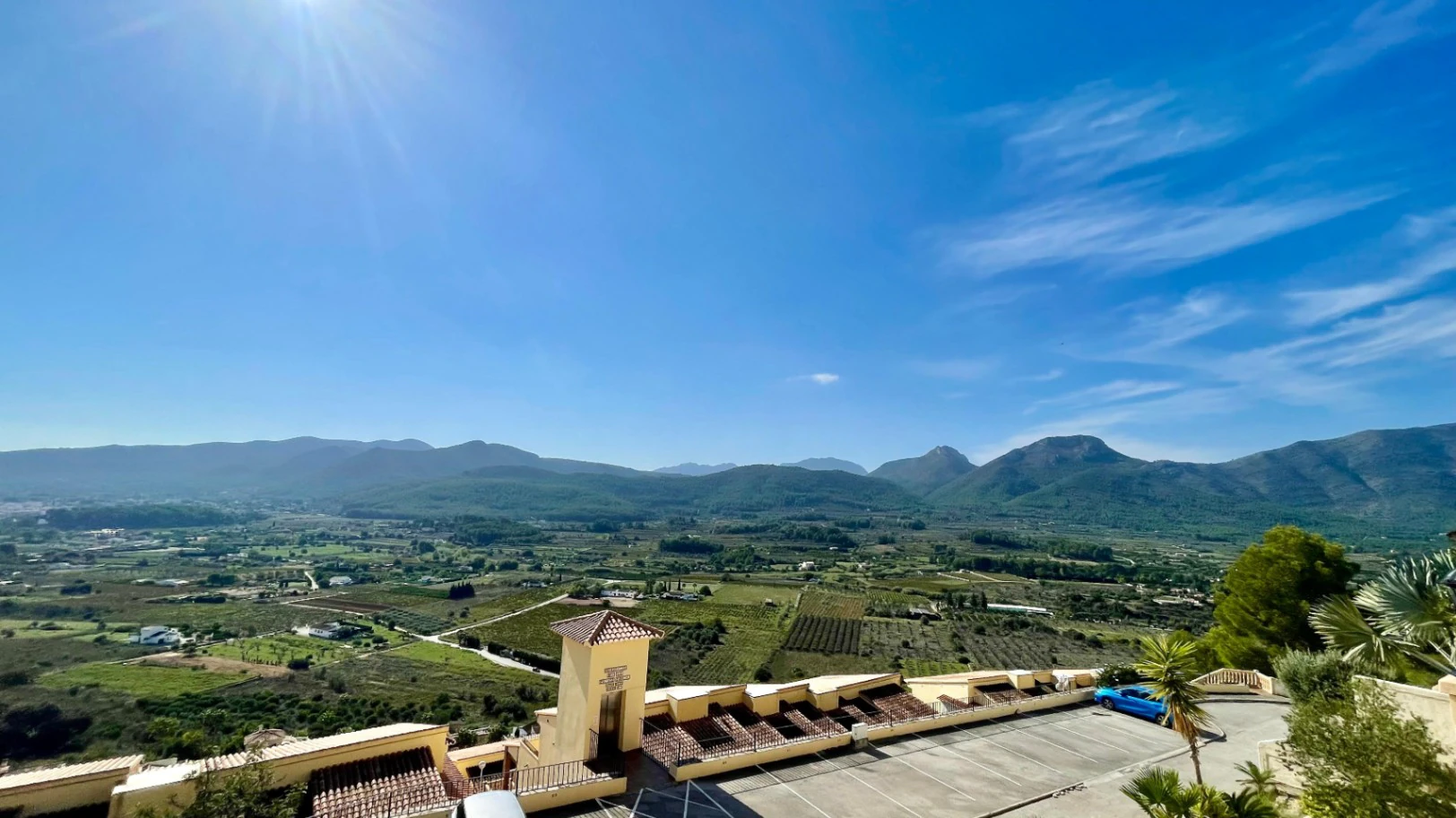 Villa en venta en Jalón: Espectaculares vistas al valle con orientación sur.