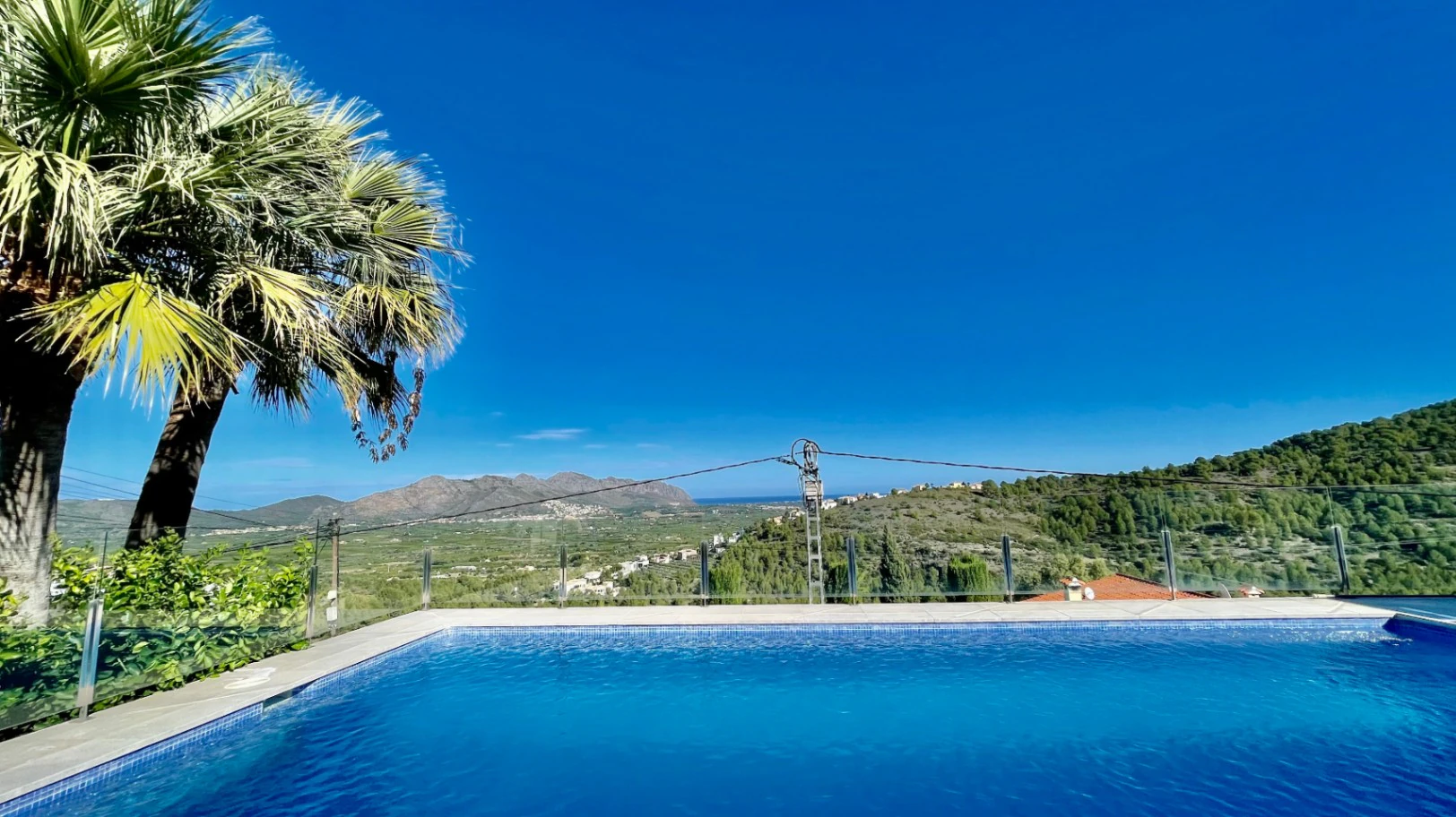 Villa zu verkaufen in Orba: Minimalistischer Luxus mit fantastischer Aussicht