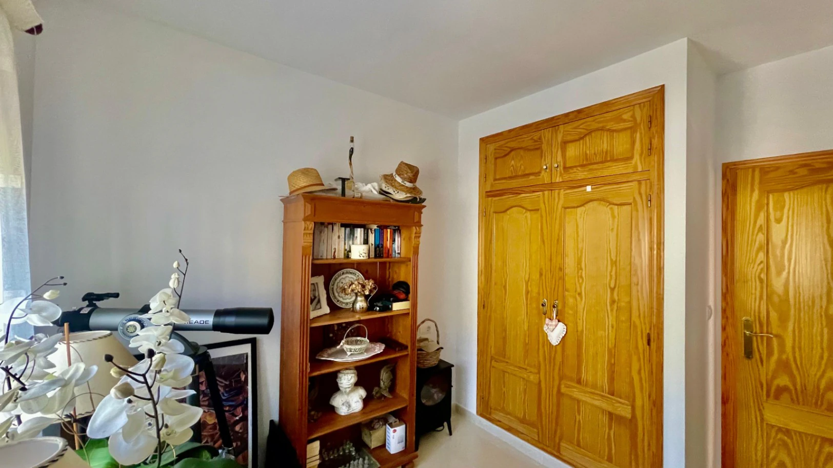 Villa en venta en Jalón: Espectaculares vistas al valle con orientación sur.