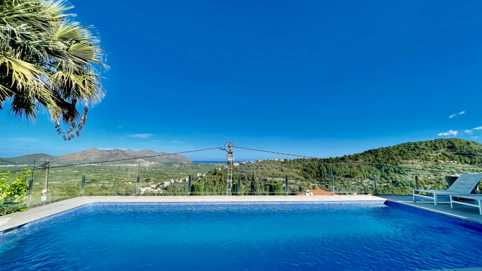 Villa zu verkaufen in Orba: Minimalistischer Luxus mit fantastischer Aussicht