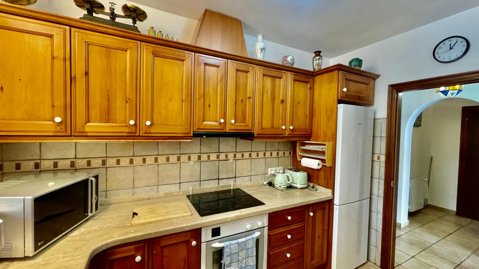 Villa en venta en Alcalali: Casa principal con 4 dormitorios, casita independiente con 2 dormitorios.