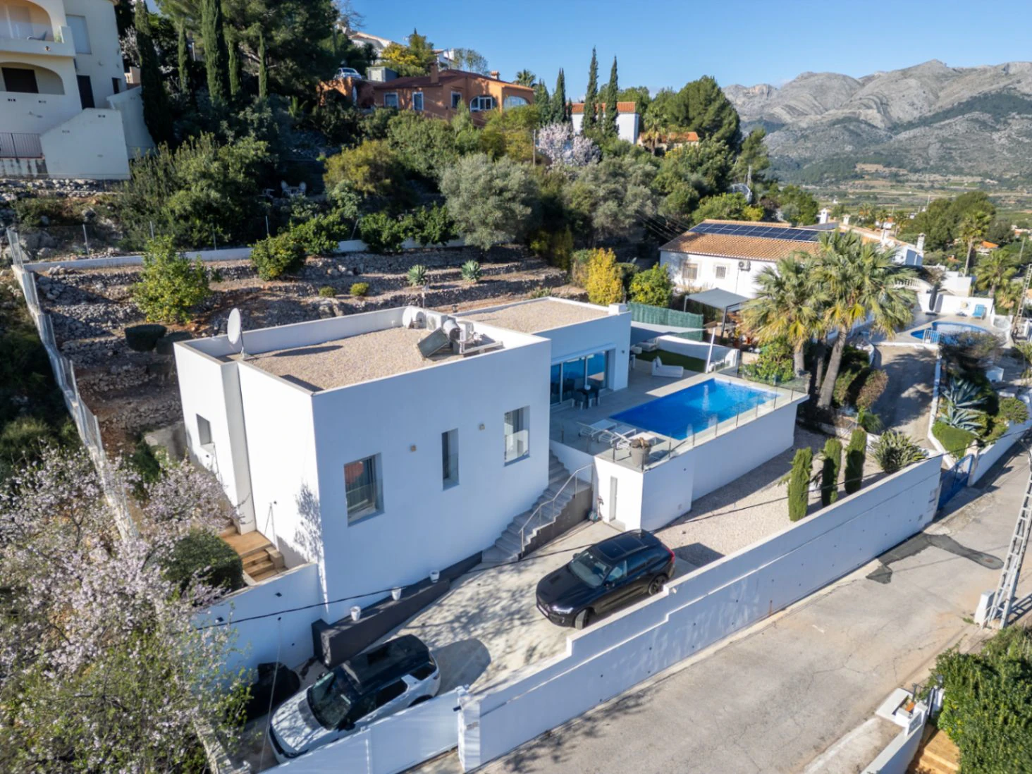 Villa zu verkaufen in Orba: Minimalistischer Luxus mit fantastischer Aussicht