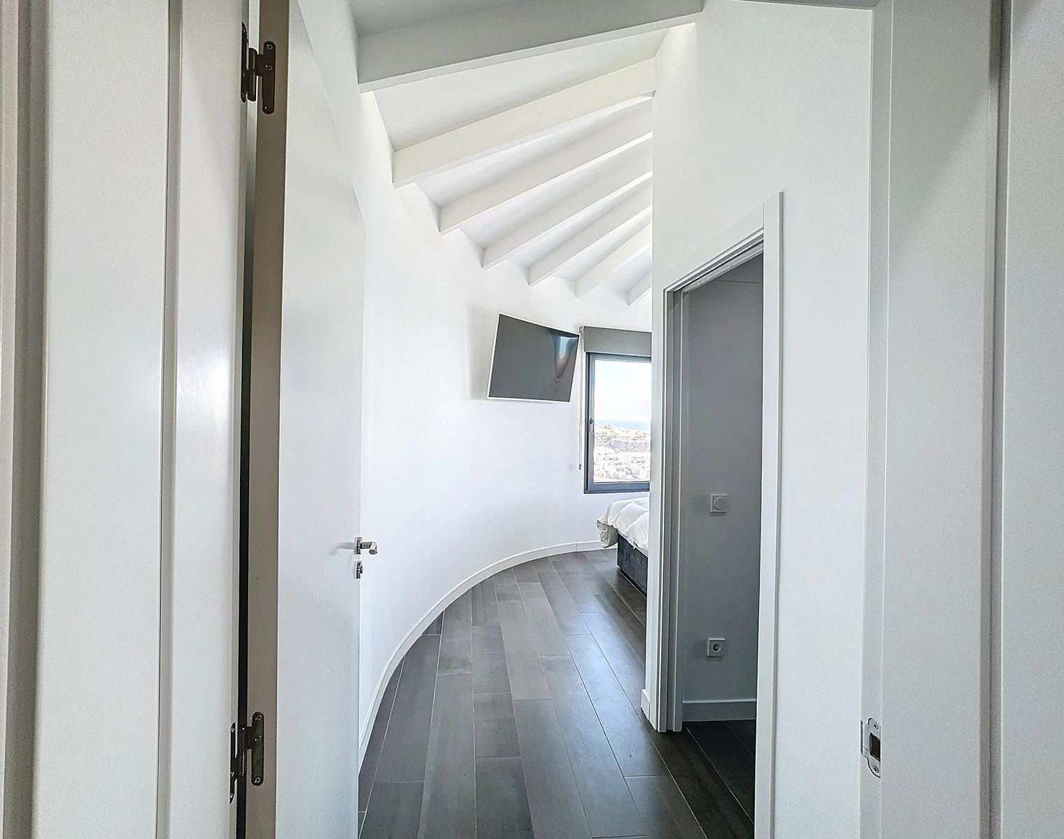 Cumbre del Sol: renovierte Villa mit atemberaubendem Meerblick
