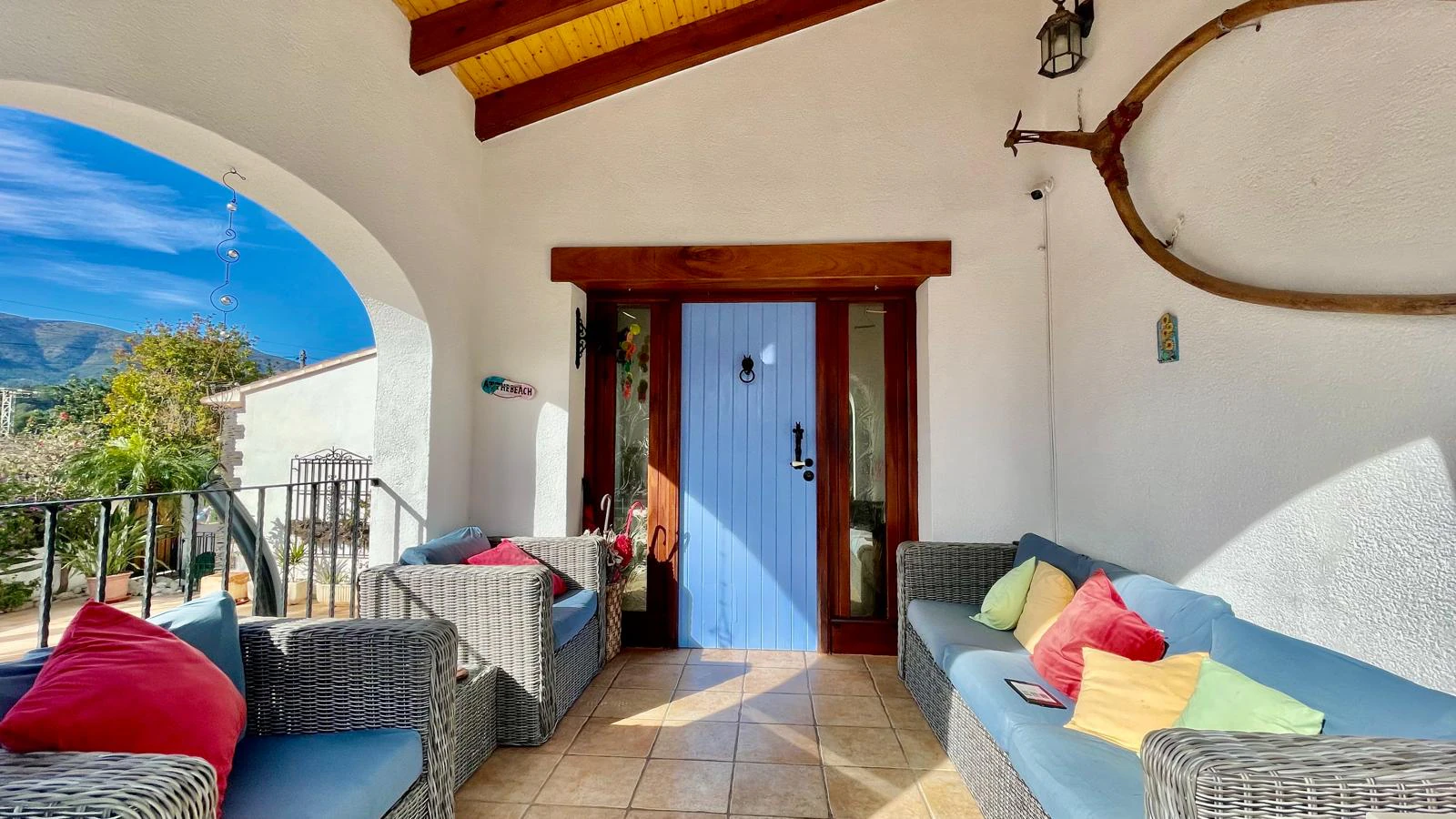 Villa en venta en Alcalali: Casa principal con 4 dormitorios, casita independiente con 2 dormitorios.