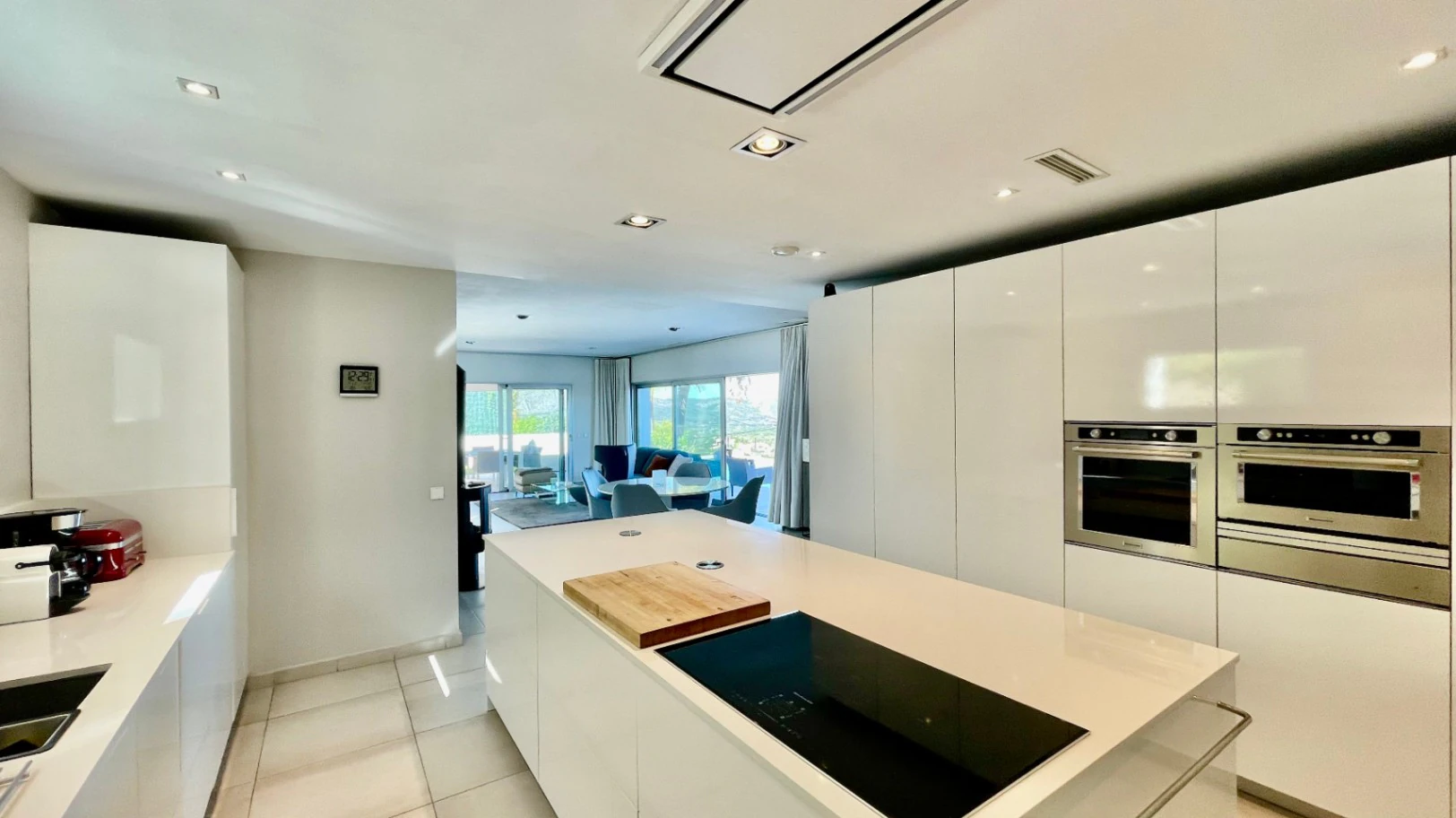 Villa zu verkaufen in Orba: Minimalistischer Luxus mit fantastischer Aussicht