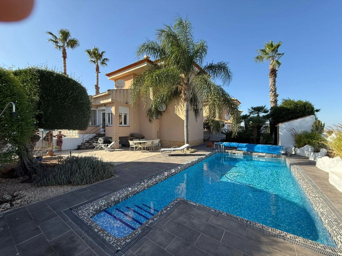 Detached Villa for sale in San Miguel De Salinas