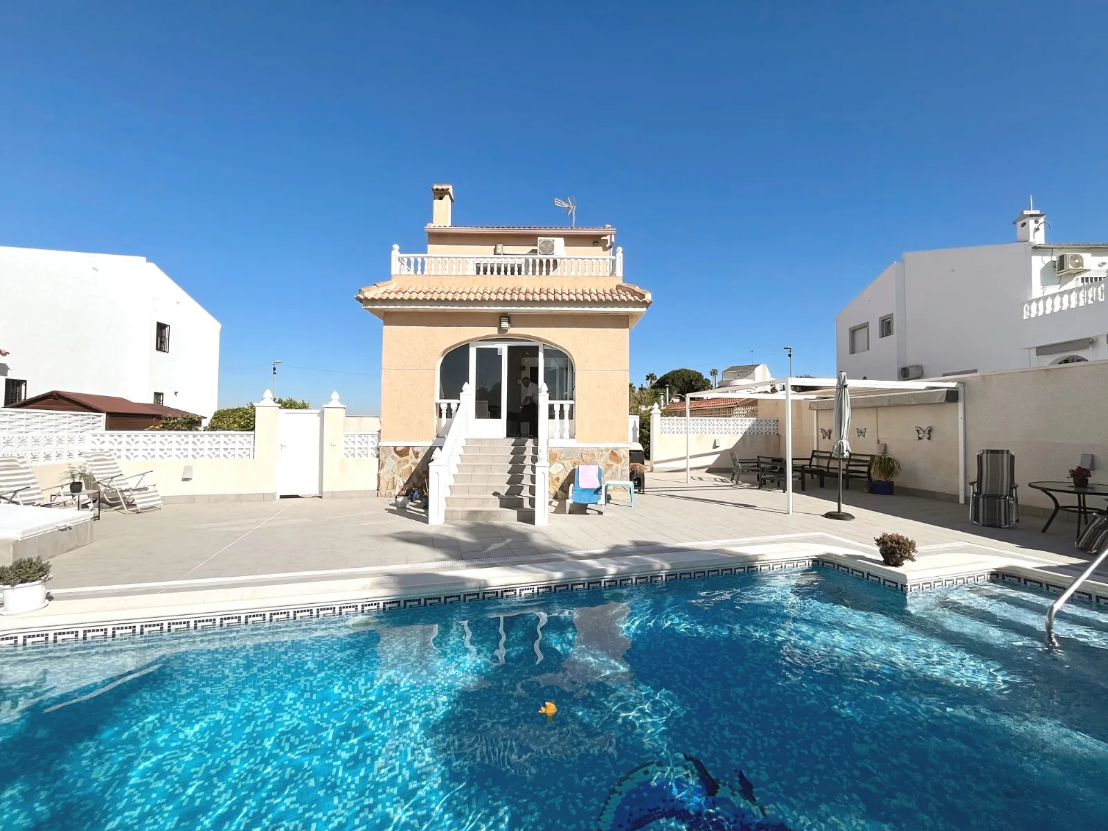 Villa for sale in Benijófar