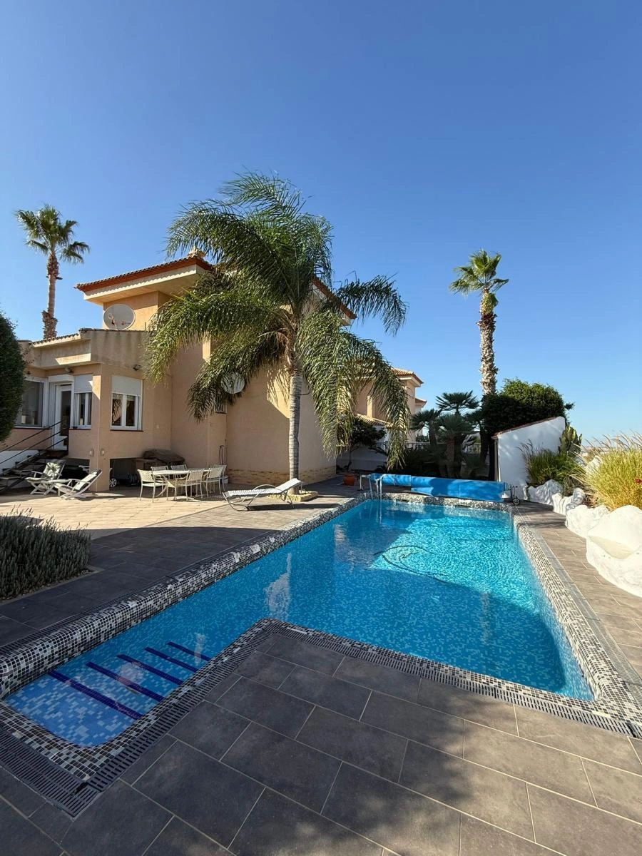 Detached Villa for sale in San Miguel De Salinas