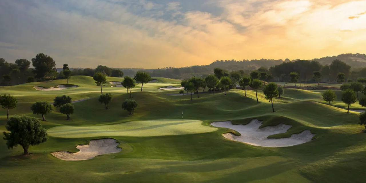 Villa te verkoop in Las Colinas Golf Resort