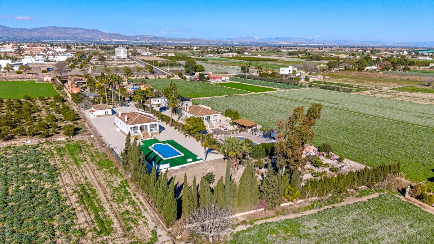 Country house for sale in Dolores