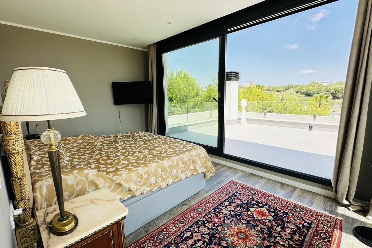 Villa zum verkauf in Las Colinas Golf Resort