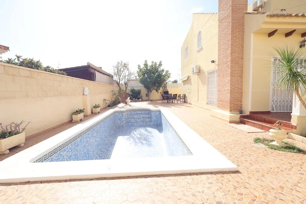 Villa à la vente à Orihuela Costa