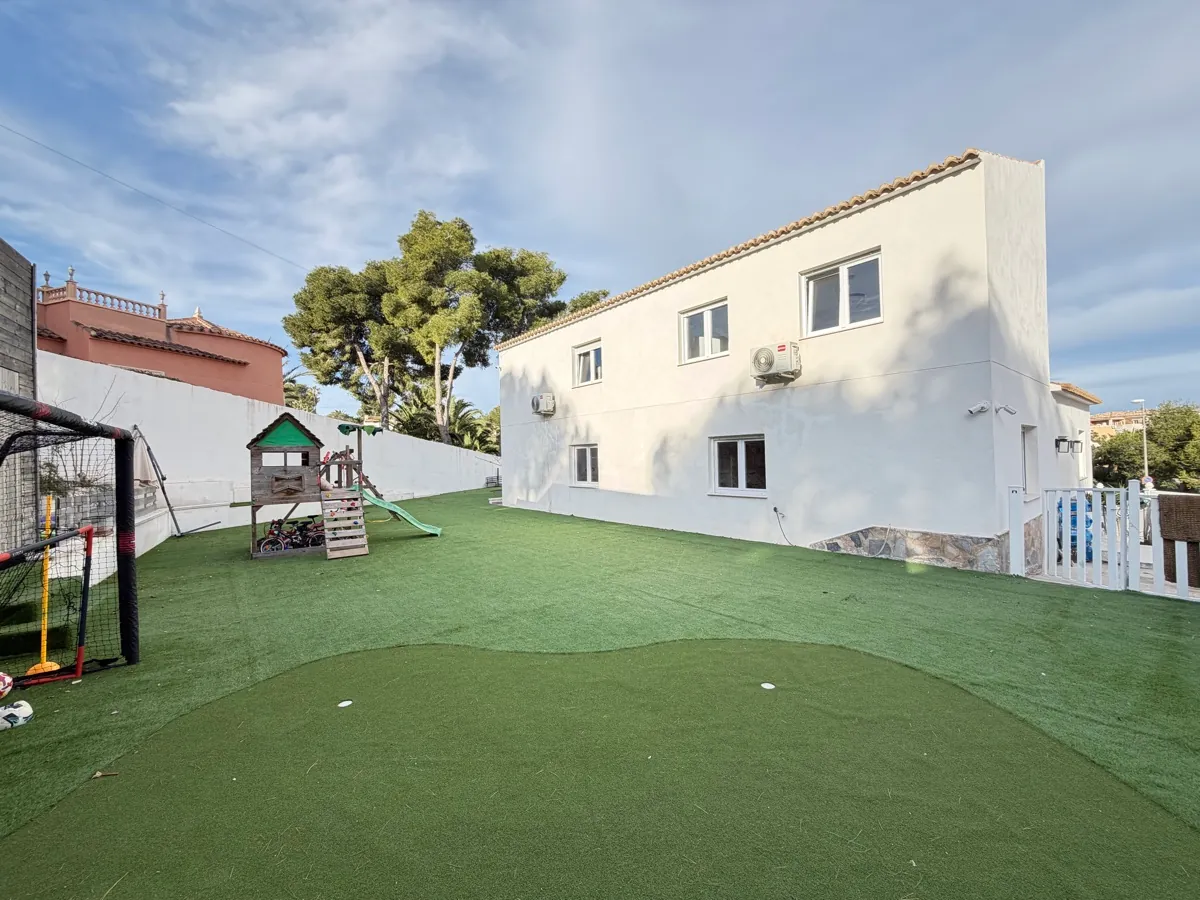 Villa en venta en Villamartin