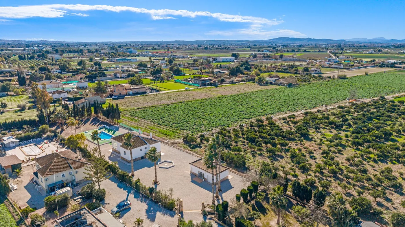 Country house for sale in Dolores