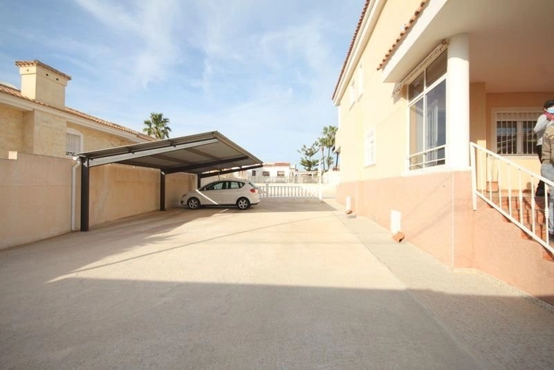 Detached Villa à la vente à Torrevieja