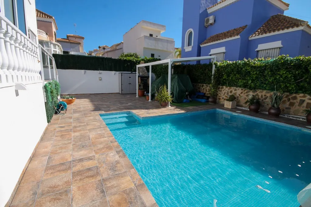 Villa til salg i San Miguel De Salinas