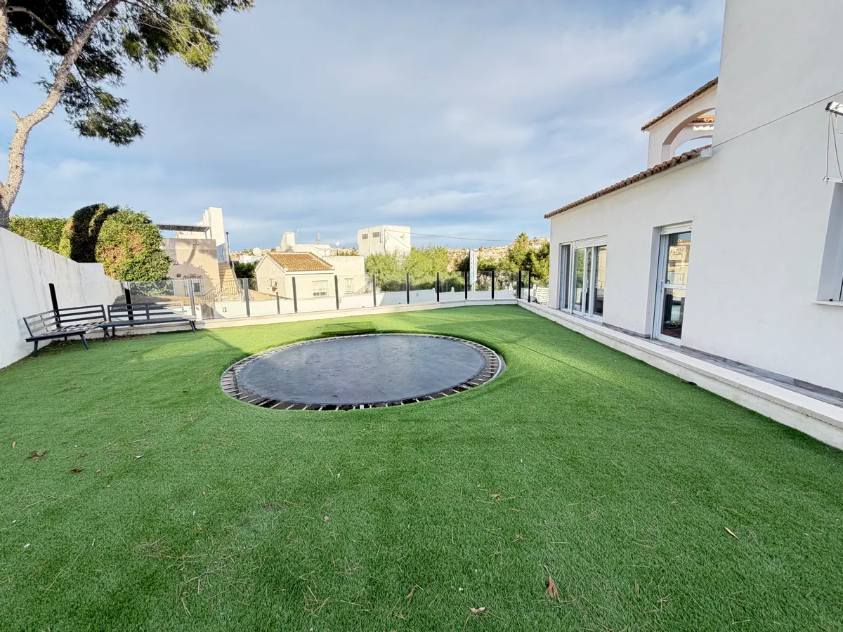 Villa en venta en Villamartin