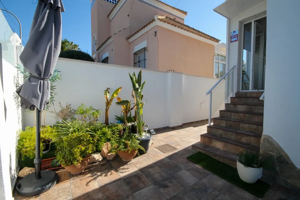 Villa til salg i San Miguel De Salinas