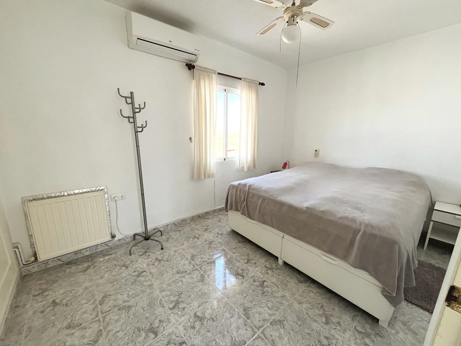 Villa for sale in Benijófar