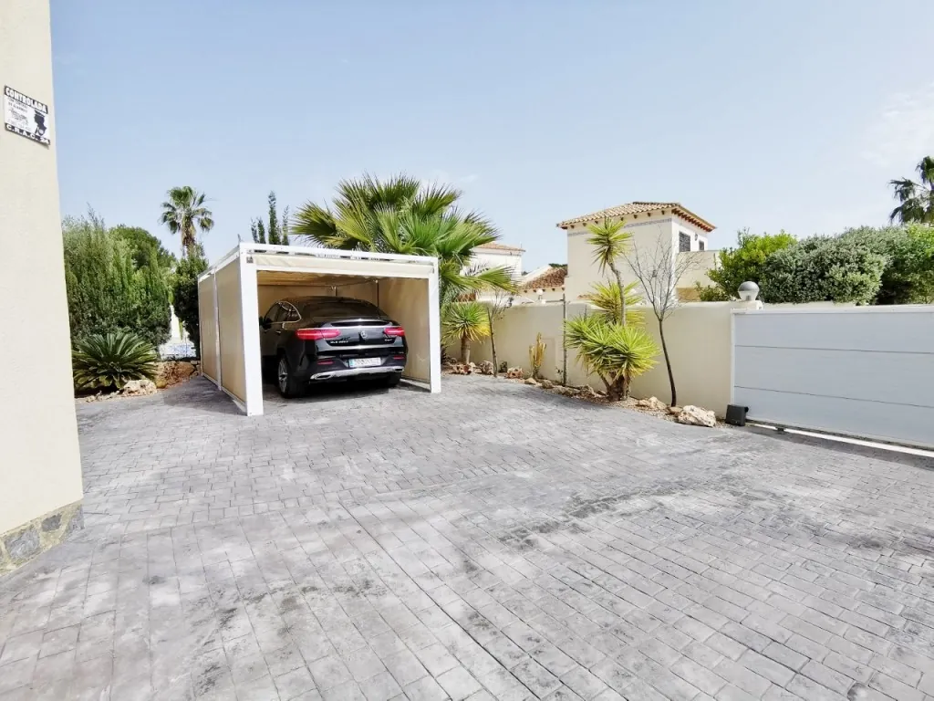 Villa for sale in Las Ramblas Golf Resort