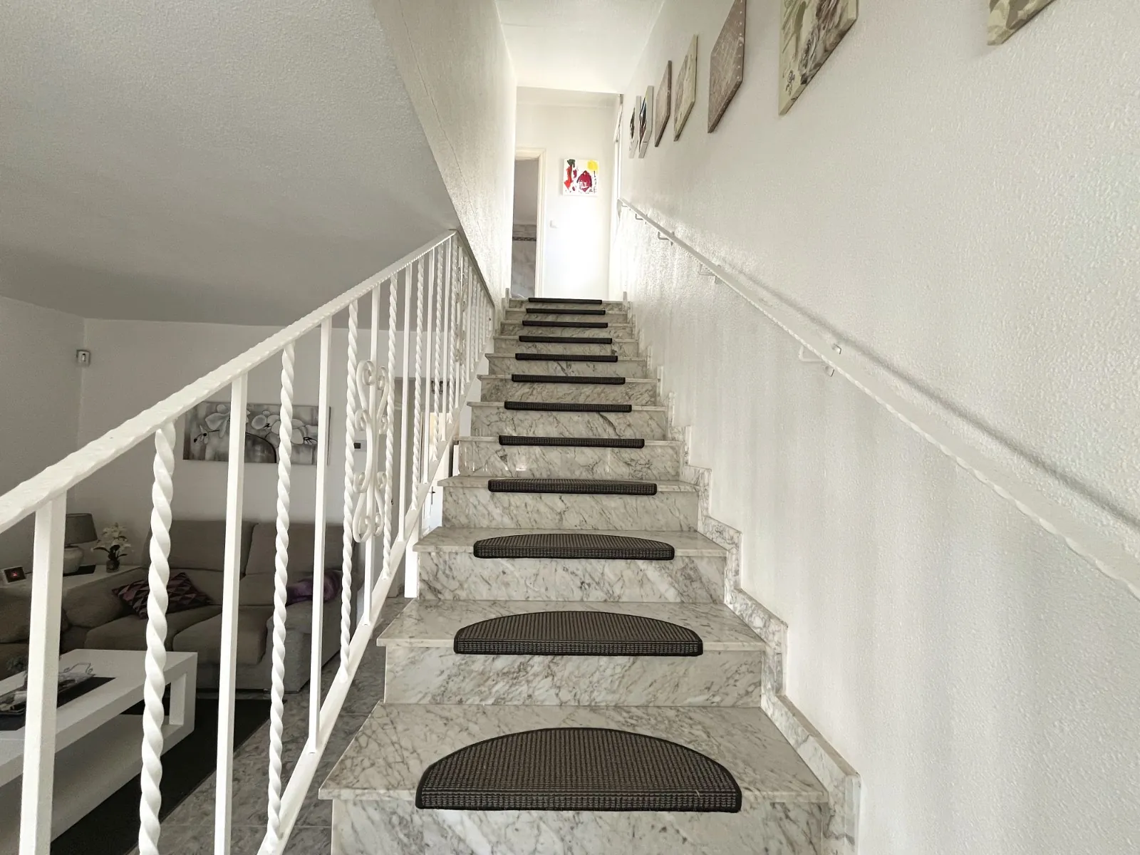 Villa for sale in Benijófar